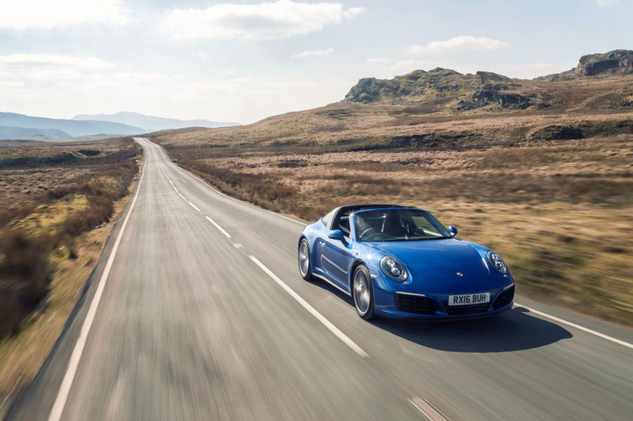  Porsche 911 Targa 4S 2016 года  (UK) (фото 26 из 40)